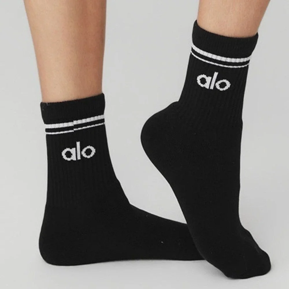 Alo Unisex Half-Crew Throwback Sock NWT black white  size medium‎